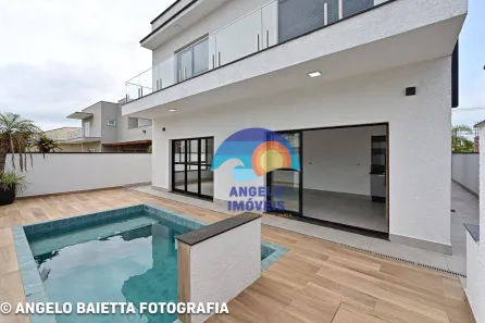 Sobrado com 4 Quartos à venda, 273m² no Centro, Peruíbe