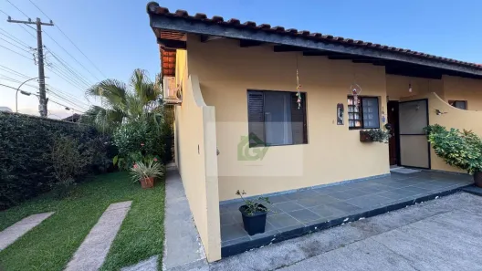Casa com 2 Quartos à venda, 60m² no Jardim Britânia, Caraguatatuba