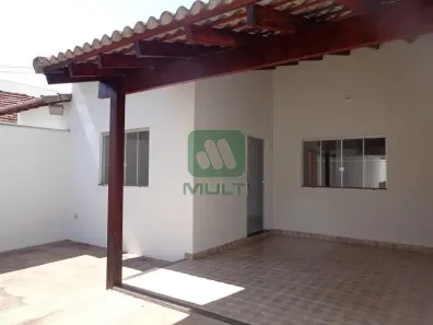 Casa com 2 Quartos para alugar, 122m² no Martins, Uberlândia