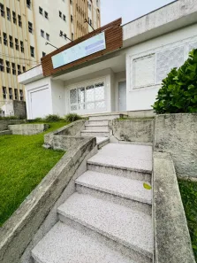 Casa com 3 Quartos para alugar, 255m² no Comerciário, Criciúma