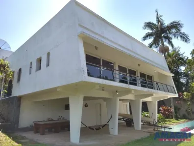 Fazenda/Sítio com 3 Quartos para alugar, 390m² no Condomínio Lagoinha, Jacareí