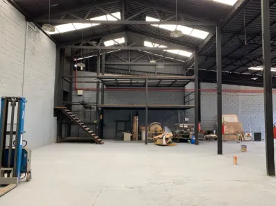 Galpão/Depósito/Armazém à venda, 720m² no Jardim Canadá, Nova Lima