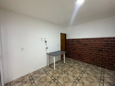 Casa com 2 Quartos para alugar, 180m² no Jardim Guarulhos, Guarulhos