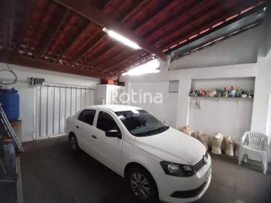 Casa com 2 Quartos para alugar, 173m² no Mansour, Uberlândia