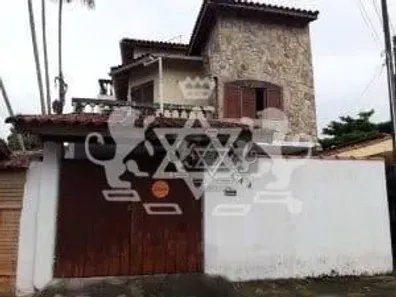 Sobrado com 6 Quartos à venda, 69m² no Jardim Brasil, Caraguatatuba