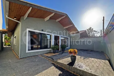Casa com 3 Quartos à venda, 134m² no Parque Balneario Oasis, Peruíbe