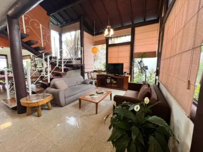 Casa com 3 Quartos à venda, 262m² no Glória, Macaé