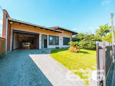 Casa com 4 Quartos à venda, 235m² no Glória, Joinville