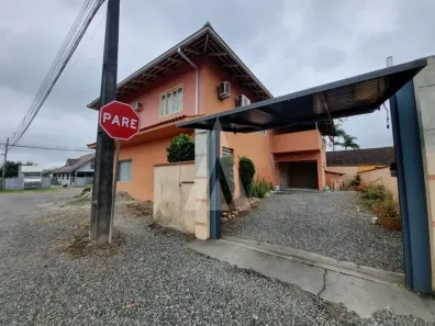 Casa com 3 Quartos para alugar, 153m² no Adhemar Garcia, Joinville
