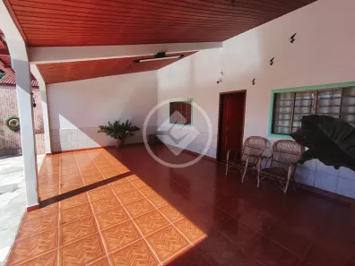 Casa com 3 Quartos à venda, 134m² no Setor Garavelo, Goiânia