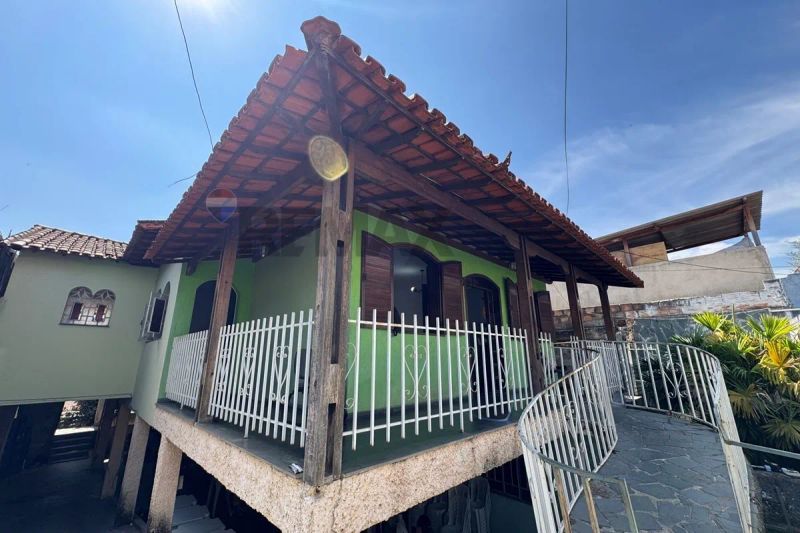 Casa com 4 quartos — Santa Mônica, Belo Horizonte