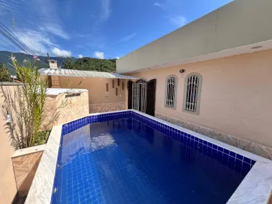 Casa com 3 Quartos à venda, 200m² no Jardim Mariella, Caraguatatuba