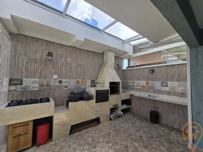 Casa com 2 Quartos para alugar, 103m² no Uberaba, Curitiba