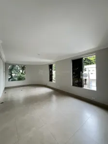 Prédio Comercial para alugar, 35m² no Zona 05, Maringá