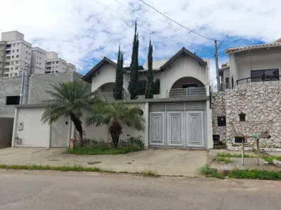 Sobrado com 3 Quartos à venda, 350m² no Vila Rosa, Goiânia