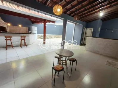 Casa com 3 Quartos para alugar, 278m² no Vigilato Pereira, Uberlândia